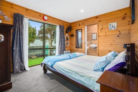 Photo of property in 8 Ribbonwood Terrace, Ranui, Porirua, 5024