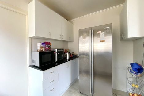 Photo of property in 15 Raleigh Road, Northcote, Auckland, 0627