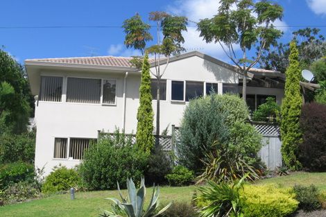 Photo of property in 2/100 Saddleback Rise, Murrays Bay, Auckland, 0630