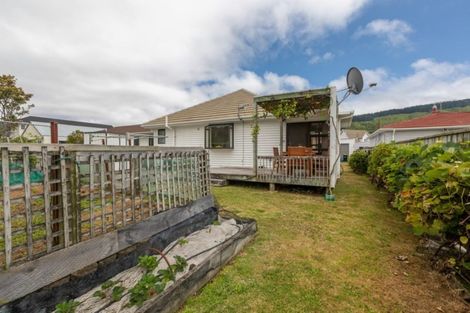 Photo of property in 32 Oxford Street, Tawa, Wellington, 5028