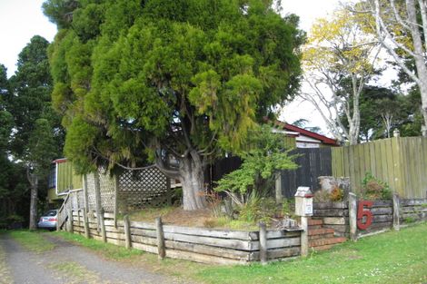 Photo of property in 5 Staley Road, Parau, Auckland, 0604