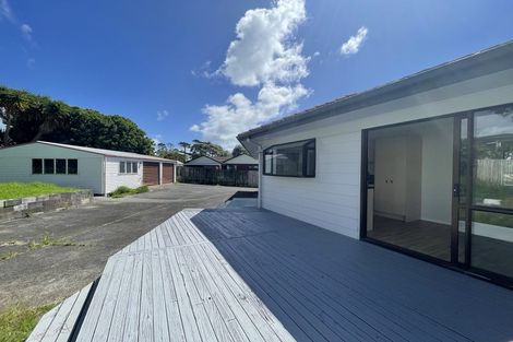 Photo of property in 6 Pureora Place, Clendon Park, Auckland, 2103