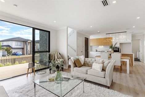 Photo of property in 44 Drumbuoy Drive, Flat Bush, Auckland, 2019