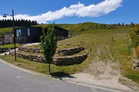 Photo of property in 16 Akitu Rise, Wanaka, 9305
