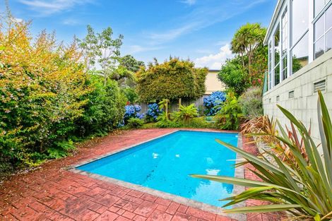 Photo of property in 43 Mirrabooka Avenue, Botany Downs, Auckland, 2010