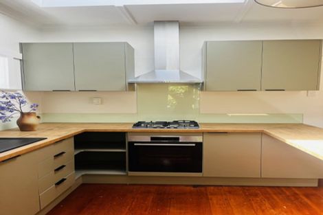 Photo of property in 19 Highbury Crescent, Aro Valley, Wellington, 6012