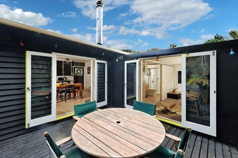 Photo of property in 29 Glenesk Road, Piha, New Lynn, 0772