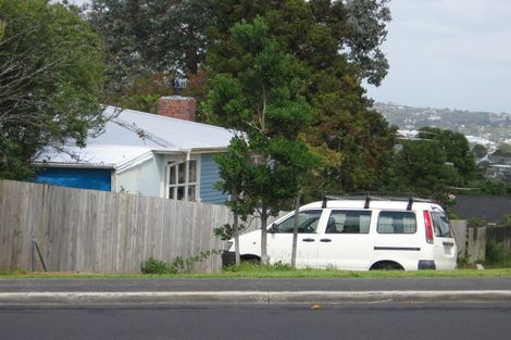 Photo of property in 2/220 East Coast Road, Forrest Hill, Auckland, 0620