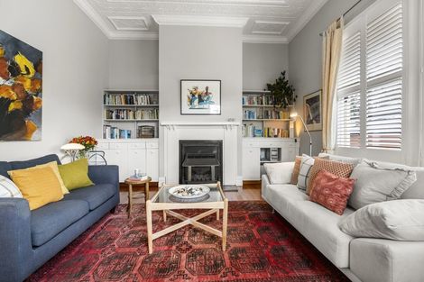 Photo of property in 1 Oxford Terrace, Devonport, Auckland, 0624