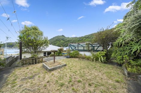 Photo of property in 81 Breaker Bay Road, Breaker Bay, Wellington, 6022