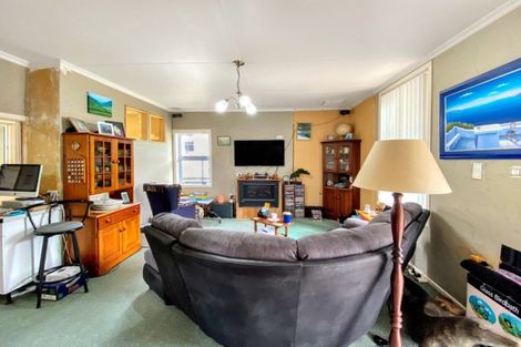 Photo of property in 8 Paraekaretu Street, Hunterville, 4730