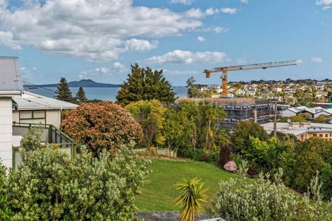Photo of property in 35 Bayview Road, Browns Bay, Auckland, 0630