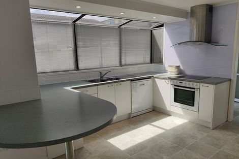 Photo of property in 60 Lewisham Street, Highland Park, Auckland, 2010