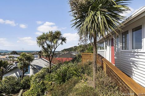Photo of property in 124 Queens Drive, Lyall Bay, Wellington, 6022