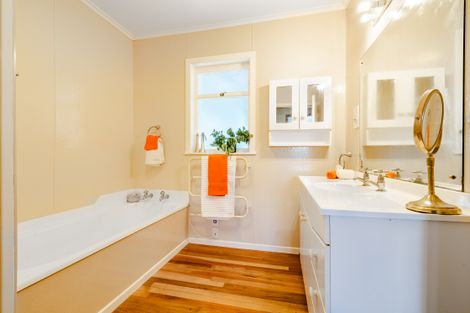 Photo of property in 16 Tomo Street, New Lynn, Auckland, 0600