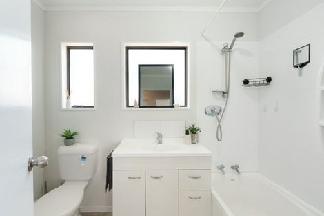 Photo of property in 4a Redditch Place, Papamoa Beach, Papamoa, 3118