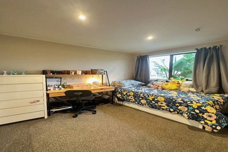 Photo of property in 2/383 Bucklands Road, Bucklands Beach, Auckland, 2012