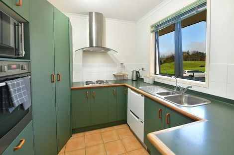 Photo of property in 30 Cabeleigh Drive, Helensville, 0800