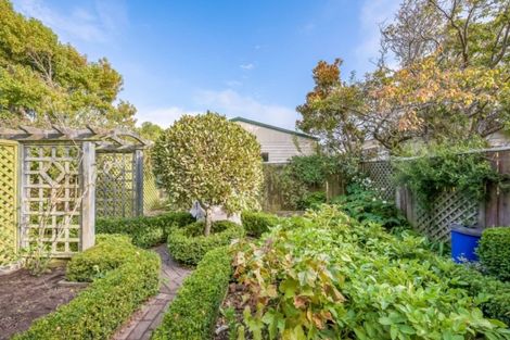 Photo of property in 27 Trafalgar Street, Waiwhetu, Lower Hutt, 5010