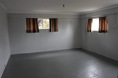 Photo of property in 33 School Road, Te Atatu South, Auckland, 0610