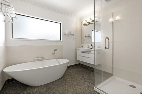 Photo of property in 11 Holyoake Place, Chatswood, Auckland, 0626