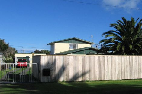 Photo of property in 4 Hohiria Street, Waikanae Beach, Waikanae, 5036