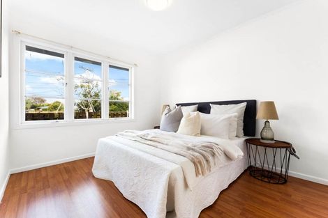 Photo of property in 4 Kirrie Avenue, Te Atatu South, Auckland, 0610