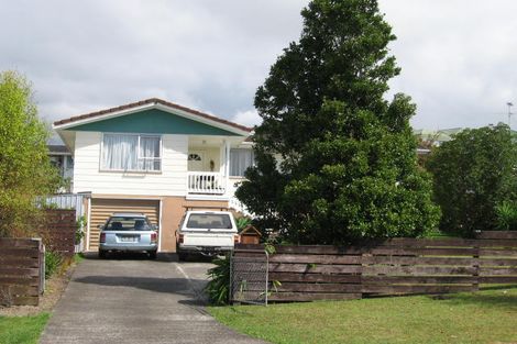 Photo of property in 76 Rosewarne Crescent, Glendene, Auckland, 0602