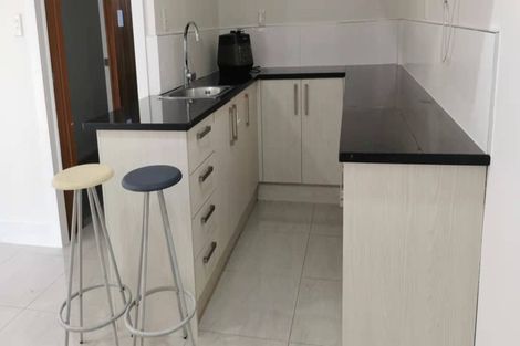 Photo of property in 7 Glen Vista Place, Bayview, Auckland, 0629