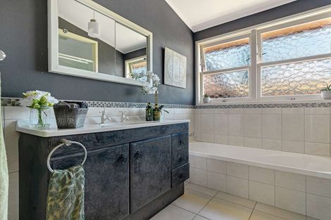 Photo of property in 4 Tawavale Street, Pukehangi, Rotorua, 3015