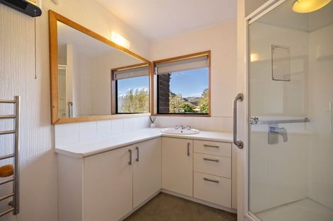 Photo of property in 9 Greenstone Place, Fernhill, Queenstown, 9300