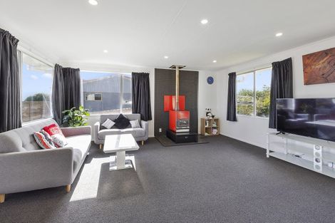 Photo of property in 124 Gloaming Hill, Titahi Bay, Porirua, 5022