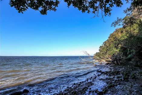 Photo of property in 98 Cliff View Drive, Green Bay, Auckland, 0604