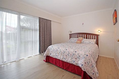 Photo of property in 107 Grande Vue Road, Hillpark, Auckland, 2102