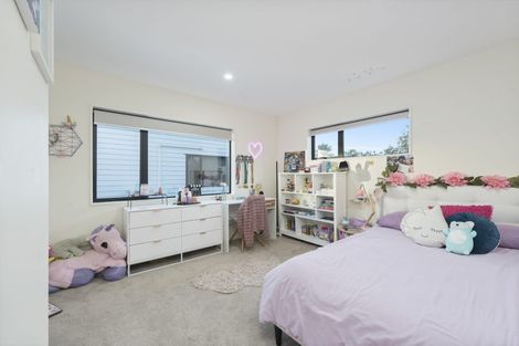 Photo of property in 5 Dhaka Lane, Ranui, Auckland, 0612