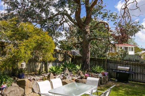 Photo of property in 10 Rena Place, West Harbour, Auckland, 0618