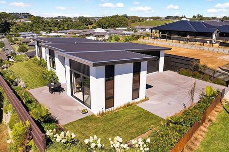 Photo of property in 12 Greenpath Lane, Hurworth, New Plymouth, 4310