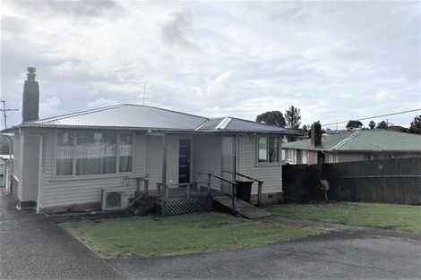 Photo of property in 37 Amberley Avenue, Te Atatu South, Auckland, 0610