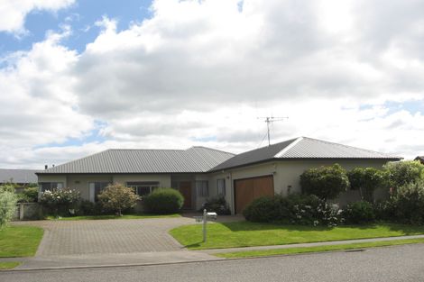 Photo of property in 6 Holdsworth Drive, Otamatea, Whanganui, 4500