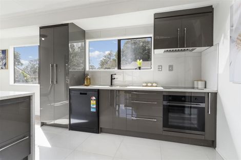 Photo of property in 1/12 Frobisher Way, Clendon Park, Auckland, 2103