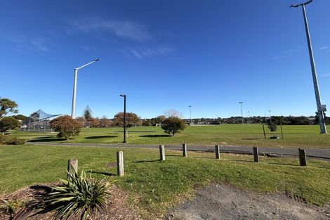 Photo of property in 6/18 Albert Road, Kelston, Auckland, 0602