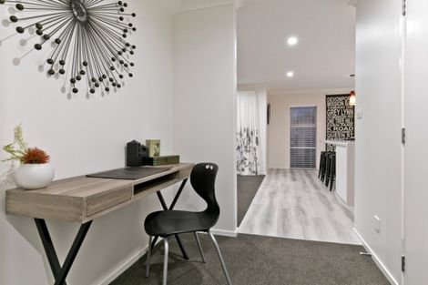 Photo of property in 5 Tuatini Place, Long Bay, Auckland, 0630