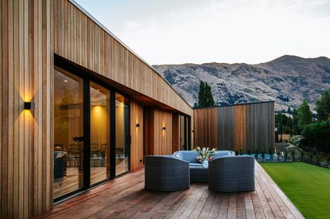 Photo of property in 13 Fern Burn Close, Wanaka, 9305