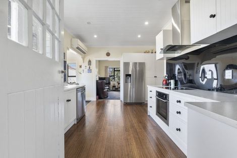 Photo of property in 17 Graham Street, Eltham, 4322