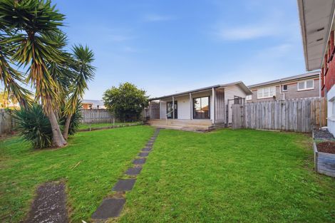Photo of property in 3 Halberg Street, Glenfield, Auckland, 0629