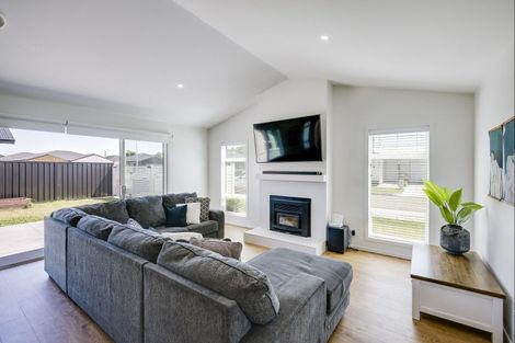Photo of property in 17 Rangataiki Place, Te Awa, Napier, 4110