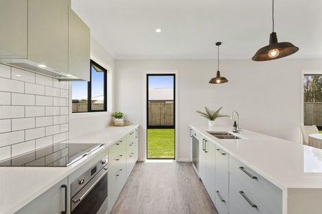 Photo of property in 10 Oak Place, Levin, 5510