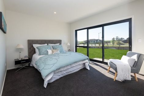 Photo of property in 31 Opouatu Avenue, Glenbrook, 2681