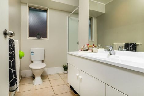 Photo of property in 78 Kingdale Road, Henderson, Auckland, 0610