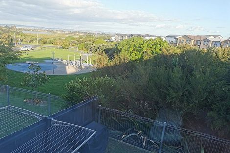 Photo of property in 35 Tonuitanga Street, Weymouth, Auckland, 2103